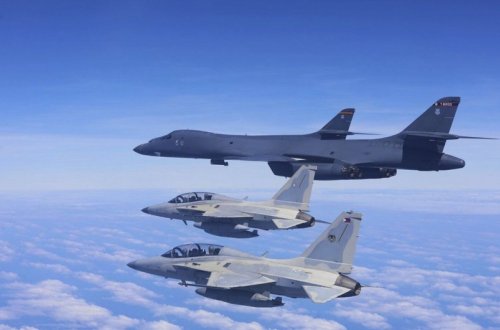 ABŞ ordusuna məxsus iki təyyarə Yaponiyada təcili eniş edib