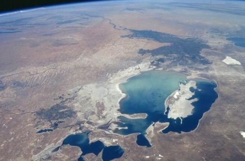 Dünyanın dördüncü ən böyük gölü olan Aral ölümcül səhraya çevrilib