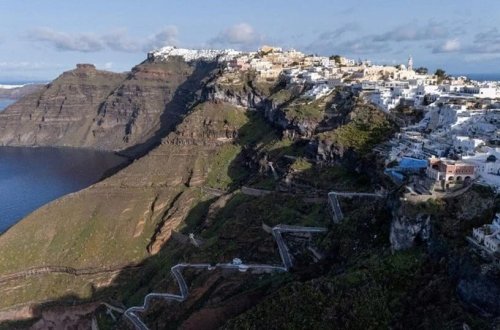 Santorinidə fövqəladə vəziyyət elan edildi