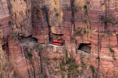 Dünyanın ən təhlükəli yolu kimi tanınır: Tikintisi zamanı 1 işçi həlak olub