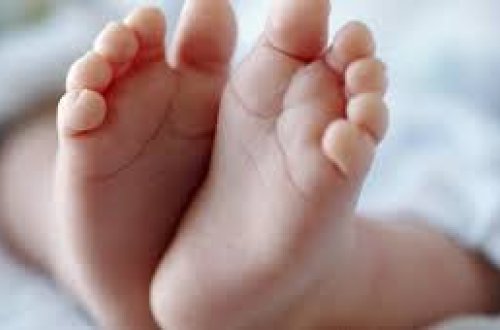 Daşkəsəndə bir yaşlı uşaq qızdırmadan ölüb