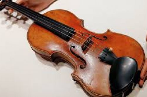 Stradivarinin skripkası hərracda 11 milyon dollara satılıb