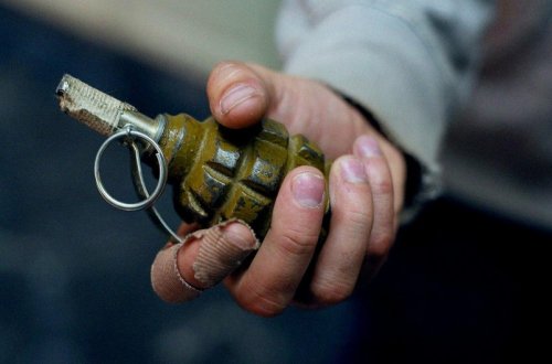 Ermənistanda avtomobildə qumbara partlayıb, xəsarət alan var