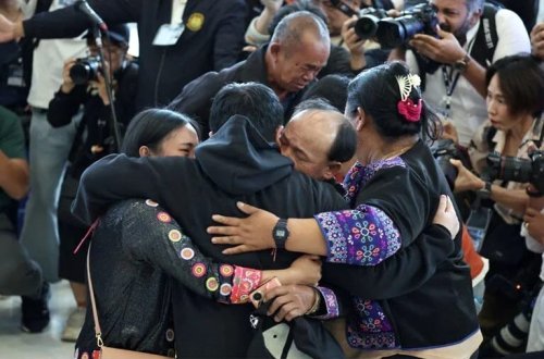 HƏMAS-ın buraxdığı taylandlı məhbuslar ölkələrinə qayıdıblar