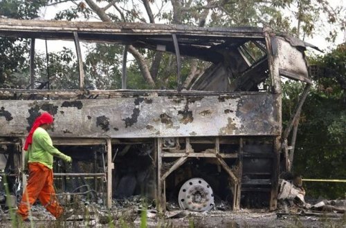Meksikada yük maşını ilə sərnişin avtobusu toqquşub: 41 nəfər ölüb