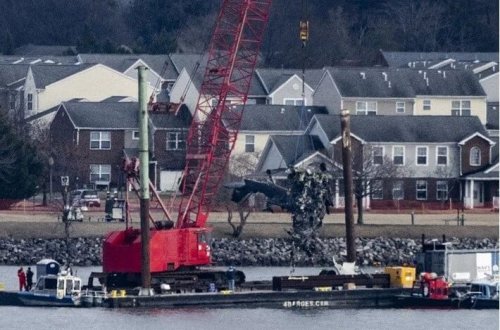 ABŞ-da çaya düşən helikopterin qalıqları çıxarılıb