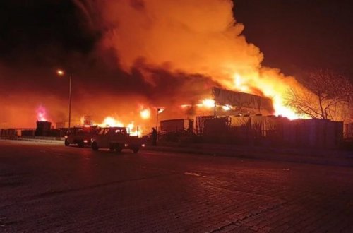 Türkiyədə fabrikdə yanğının söndürülməsinə 60 briqada cəlb edilib