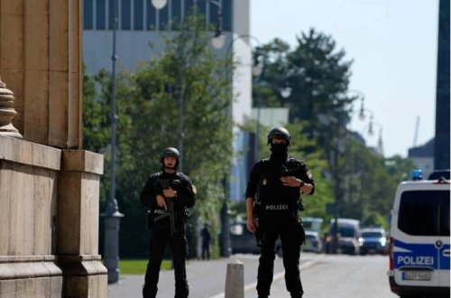 Münhendə bir avtomobilin izdihamın üzərinə sürməsi nəticəsində azı 15 nəfər yaralanıb