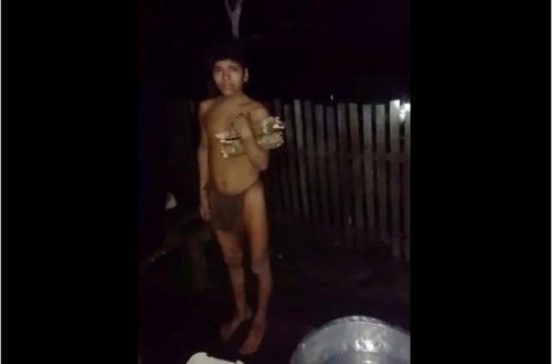 Amazonun dərinliklərindən sürpriz ziyarət: Od istədi, alışqan istifadə etməyə çalışdı