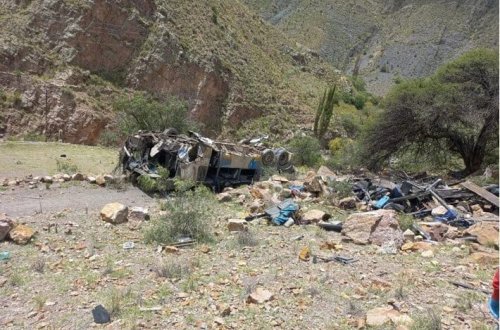 Boliviyada avtobus uçuruma yuvarlanıb: 31 nəfər ölüb