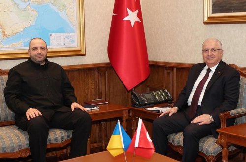 Türkiyə və Ukraynanın müdafiə nazirləri Ankarada görüşüb