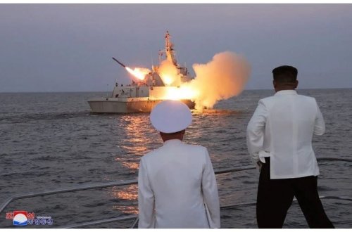 Şimali Koreyada ölkənin ən böyük döyüş gəmisi inşa edilir