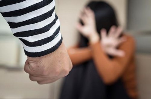 ABŞ-da zorakılığa məruz qalan qeyri-qanuni mühacir ailəsinin qızı intihar edib