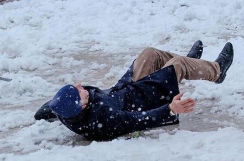 Qarlı havada xəsarət alanların sayı açıqlandı