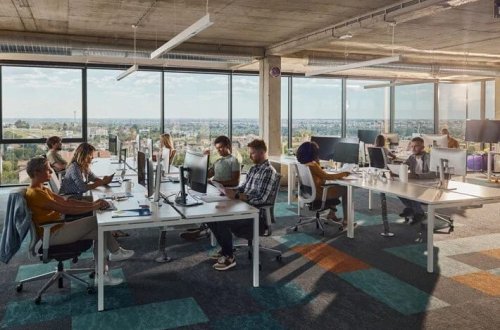 Ofisə qayıdanlara artıq maaş: Həftənin 4 günü gələnlərə 10 min dollar bonus