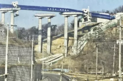 Cənubi Koreyada avtomobil körpüsü uçdu: ölən və yaralananlar var