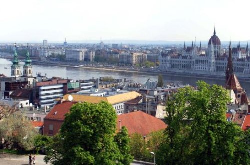 Macarıstan 2 və ya daha çox uşağı olan analara ömürlük vergi güzəşti təklif edir