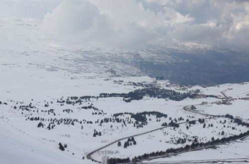 Livanda qar səbəbiylə qapalı qalan 130 adama çatıldı