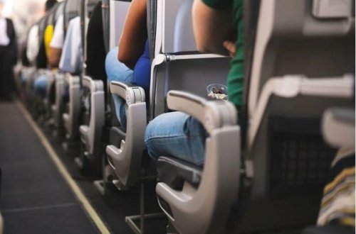 Meyitlə səyahət: Ölən qadınla təyyarədə dörd saat uçdular! 