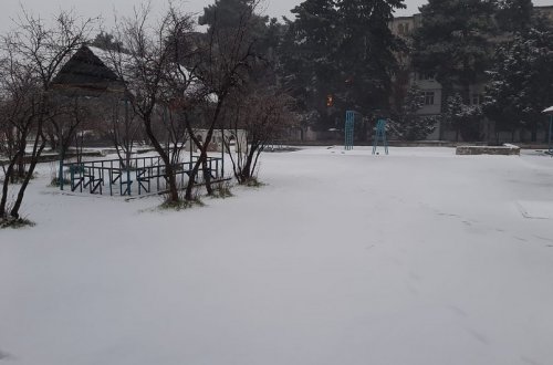 Bəzi ərazilərə qar yağır, güclü külək əsir - FAKTİKİ HAVA