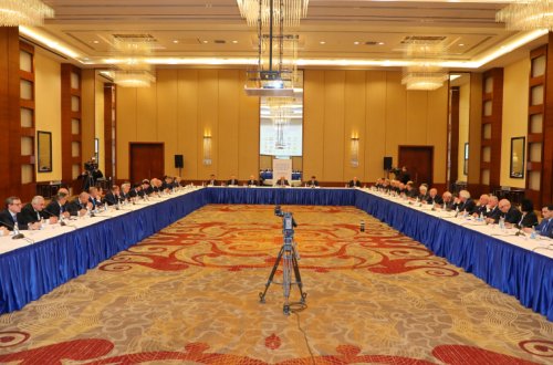 Azərbaycan siyasətində yeni münasibətlər sistemi: iqtidarla müxalifət 4 saat nələrdən danışdı?