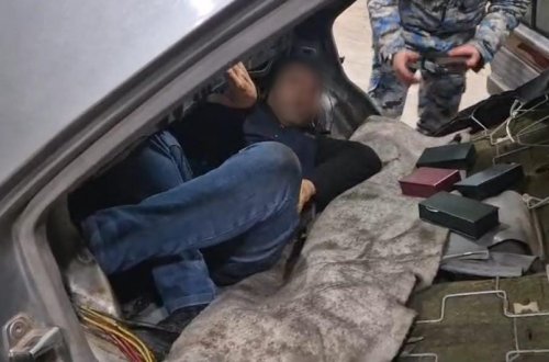 Avtomobilin saxlanc yerində Türkiyəyə qaçmaq istəyən şəxs saxlanılıb