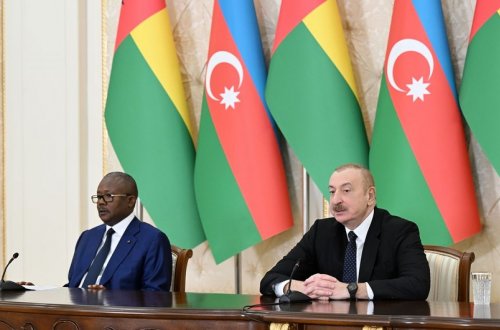 İlham Əliyevin Qvineya-Bisau Prezidenti ilə lanç əsnasında geniş tərkibdə görüşü olub