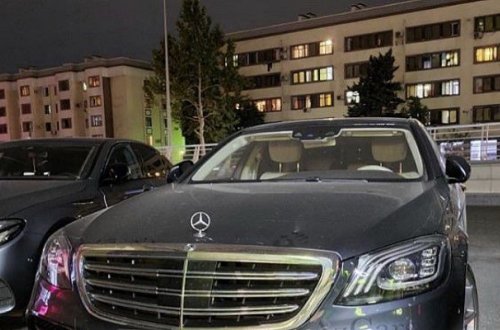 Biznesmenin avtomobilindən 124 min pul oğurlandı - Foto