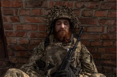 Ukraynada hərbi böhran: Kişi jurnalistlərə və sənətçilərə xaricə səyahət qadağası qoyuldu