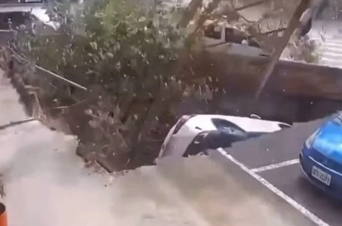 Tayvanda yol çökərək avtomobili udub