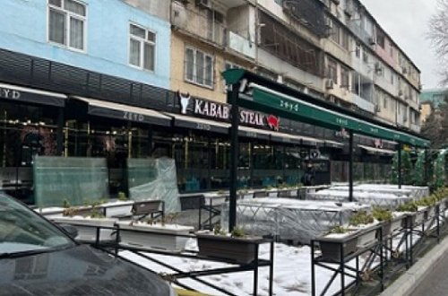 “Zeyd” restoranı Bakının mərkəzində səkini belə zəbt edib - FOTOLAR