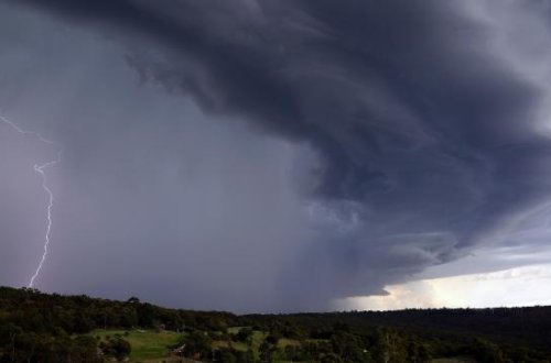 Alfred tropik siklonu Avstraliyanın şərq sahillərini təhdid edir