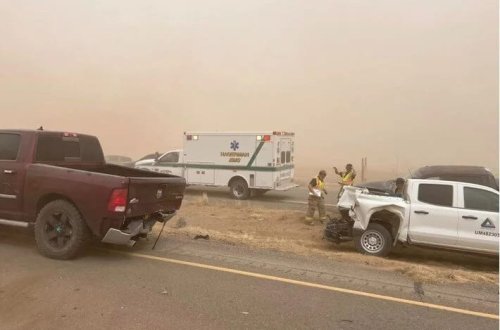 ABŞ-da görmə məsafəsi sıfıra enib: Qum fırtınası yol qəzalarına səbəb olub
