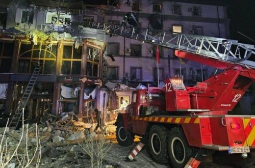 Ukraynanın cənub-şərqindəki şəhərə raket hücumu olub, ölənlər və yaralananlar var