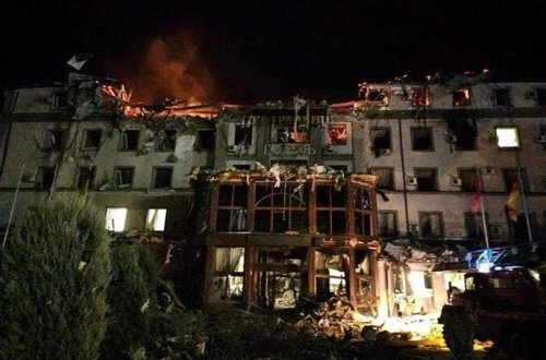 Rusiya raketləri Zelenskinin məmləkətini vurdu: 3 ölü, 31 yaralı