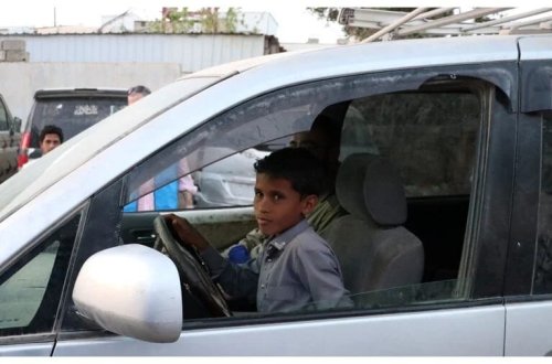 Yəmənin uşaq sürücüləri: Vətəndaş müharibəsinin kölgəsində dolanmaq üçün mübarizə 