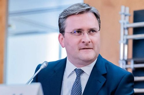 Serbiyada mədəniyyət nazirinə hücum edən şəxs saxlanılıb