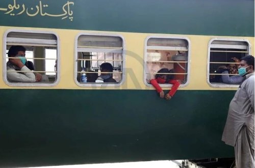 Pakistanda qatara hücum: 450 sərnişin girov götürülüb