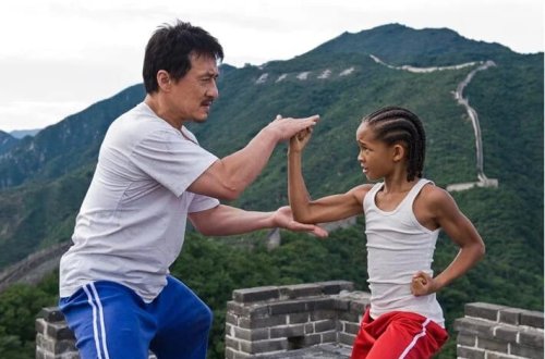 Təyyarədə iki ailə dava edib, təcili eniş edilib