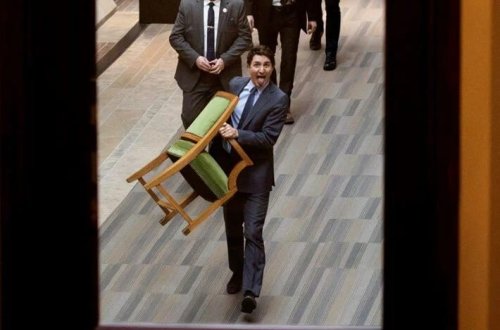 Trüdo kreslosunu götürüb getdi: Sonuncu dəfə xalqdan oğurladı