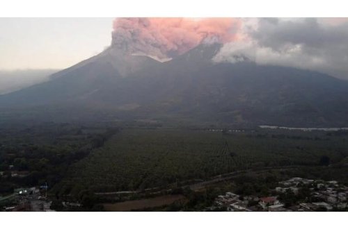 Fueqo vulkanı püskürdü, 30 min adamın təxliyəsi gözlənilir