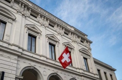 İsveçrədə siyasətçiyə su tapançası cəzası: Uşaqlara hədiyyə almışdı 