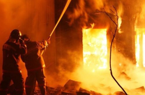 Gədəbəydə 4 otaqlı ev yanaraq külə dönüb