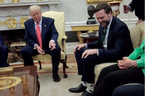 Yonca naxışlı corablar görüşdə iz buraxdı