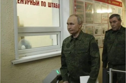 Putin hərbi forma geyinərək Kurska gedib