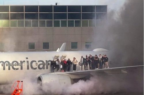 ABŞ-da sərnişin təyyarəsi eniş etdikdən sonra yanıb