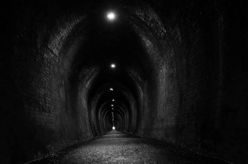 Qatar stansiyasındakı sirli tunellər: Hara apardıqları bilinmir! 