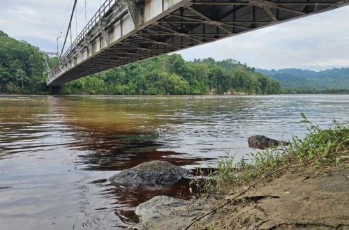 Çay qara axır! Kəmər partladı, neft suya töküldü
