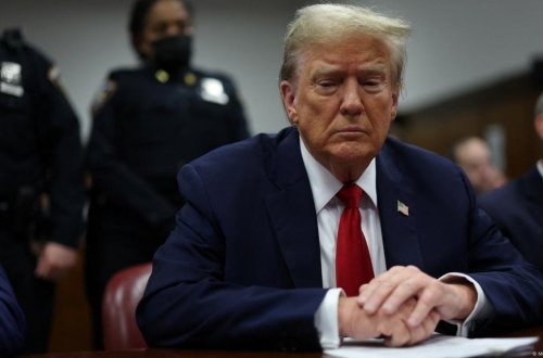 Trampın yeni seçki qaydası: Vətəndaşlıq sənədi tələb olunacaq