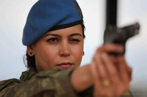 Bu ölkədə qadınlara da hərbi xidmət məcburi oldu